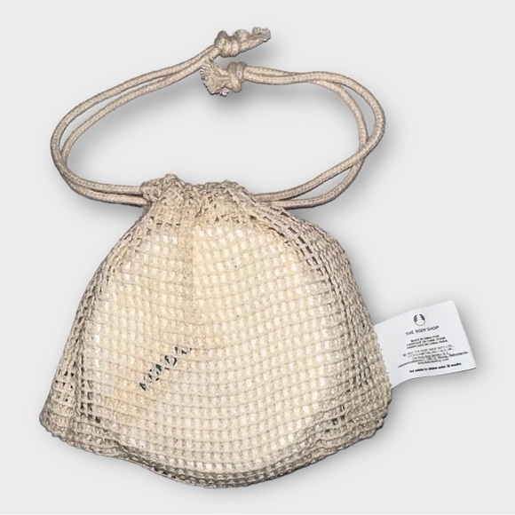 The Body Shop NWOB Reusable Makeup Remover Pads, 7 Day Set with Laundry Bag - Picture 2 of 6